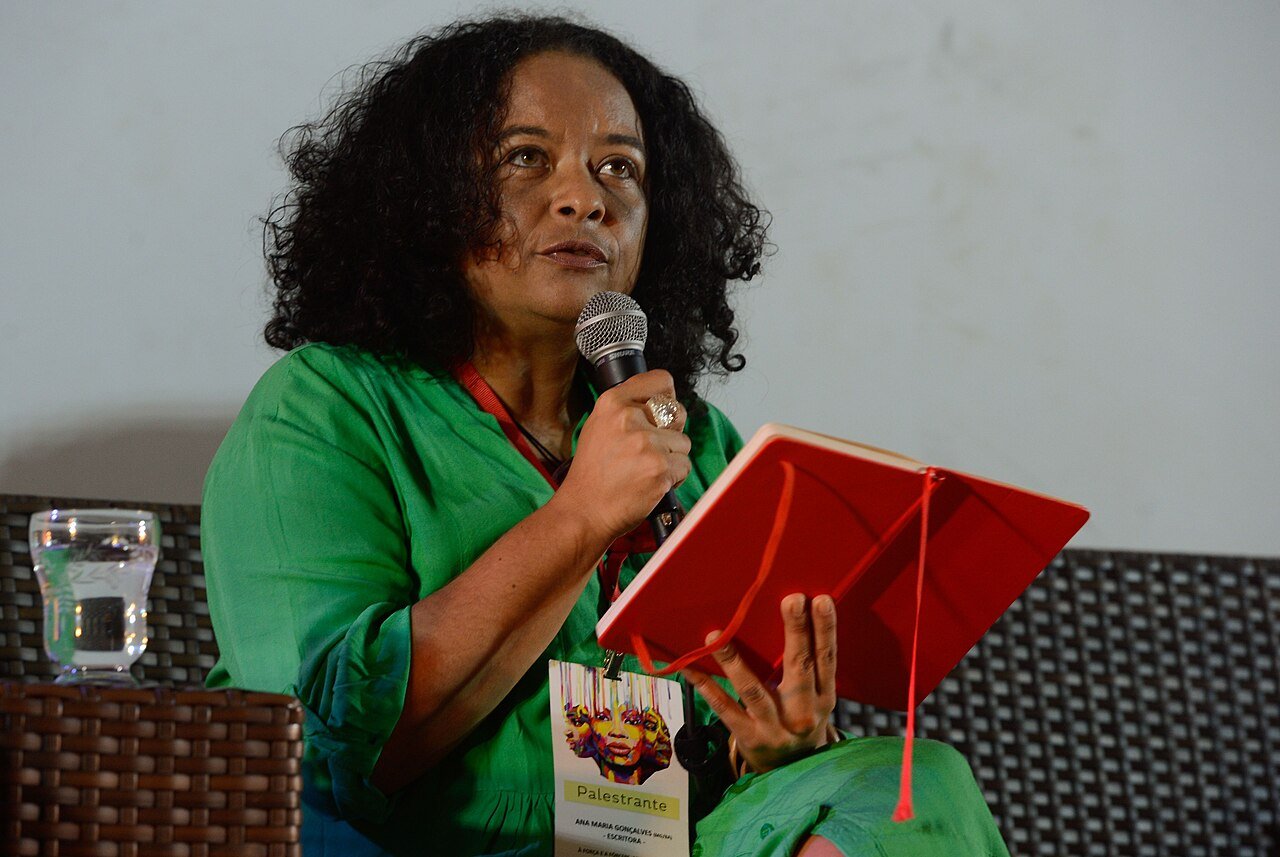 A escritora Ana Maria Gonçalves, homenageada da 16ª Flup, em Brasília, em 2014.