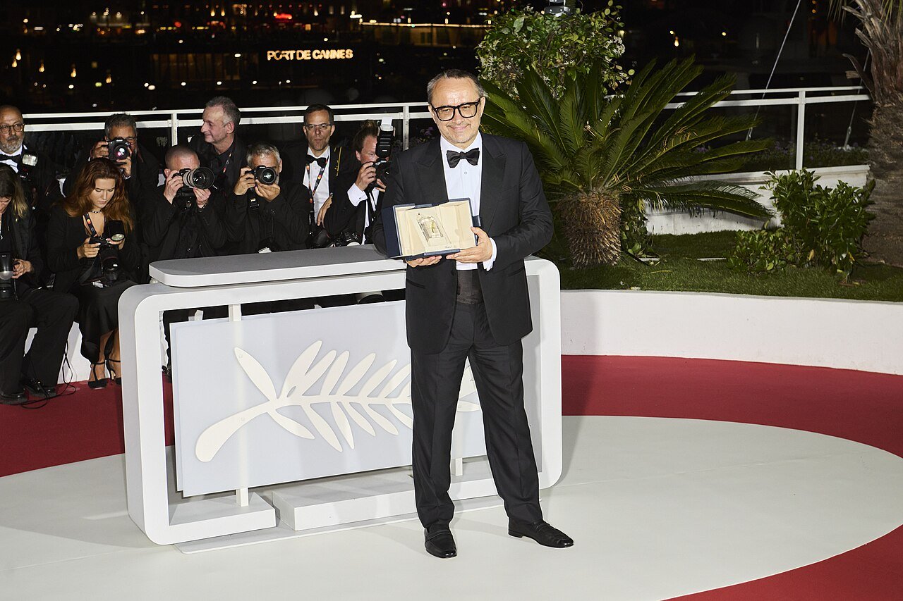 Andrei Zviáguintsev com o Grande Prêmio do Festival de Cannes por “Minotauro”, em maio de 2026.