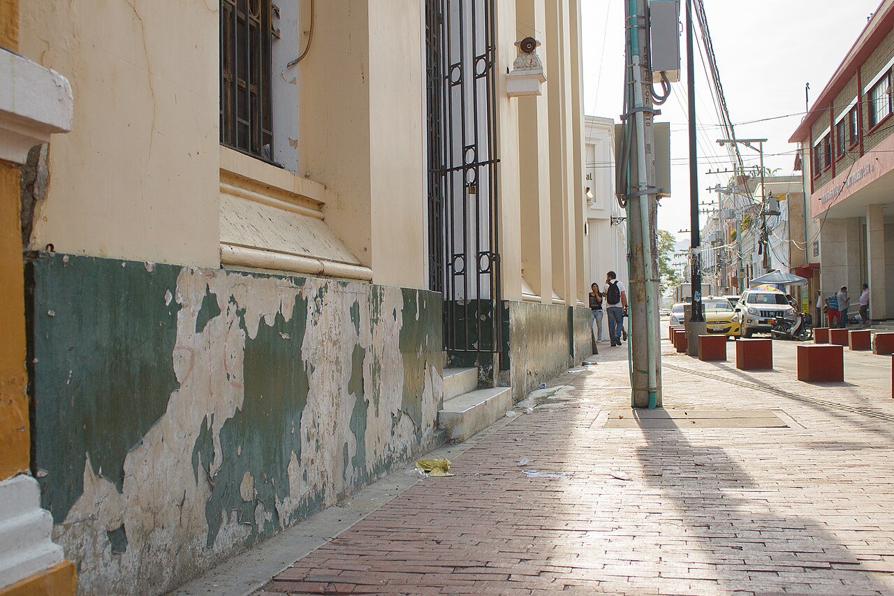 Una calle del centro de Santa Marta, en el Caribe colombiano, en una imagen de 2015. El comercio de la ciudad estuvo paralizado durante el paro armado.