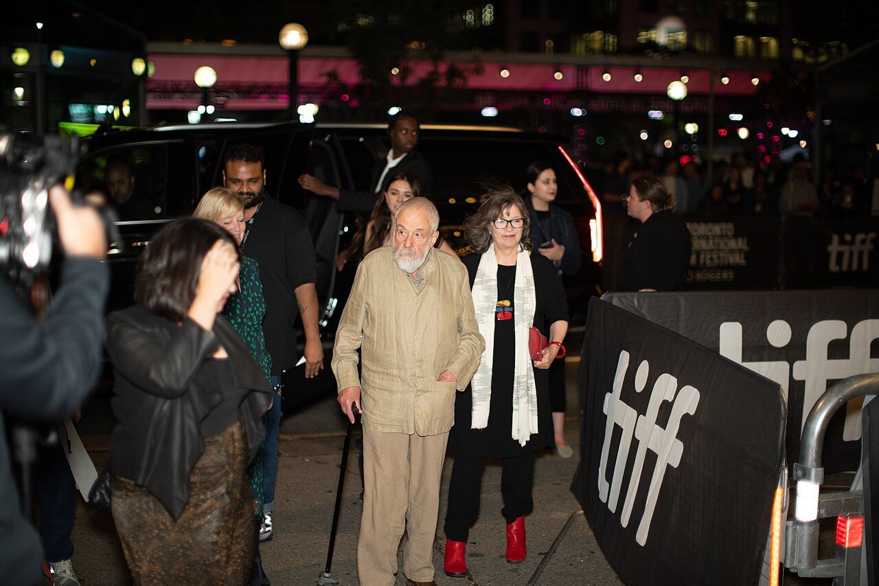 O diretor britânico Mike Leigh no Festival Internacional de Cinema de Toronto, em setembro de 2024.