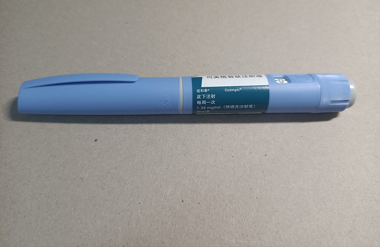 Caneta pré-preenchida de semaglutida da marca Ozempic, fotografada em 2023. A Semavy, alvo da decisão da Anvisa, tem o mesmo princípio ativo.