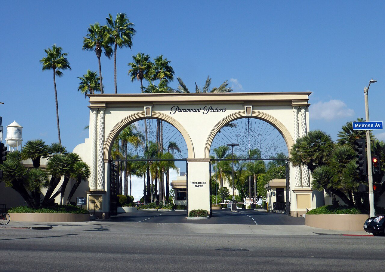 La entrada del Melrose Gate, en el terreno de Paramount Pictures en Hollywood, Los Ángeles, en una foto de 2014. El acuerdo prohíbe a la empresa vender el terreno durante al menos cinco años.