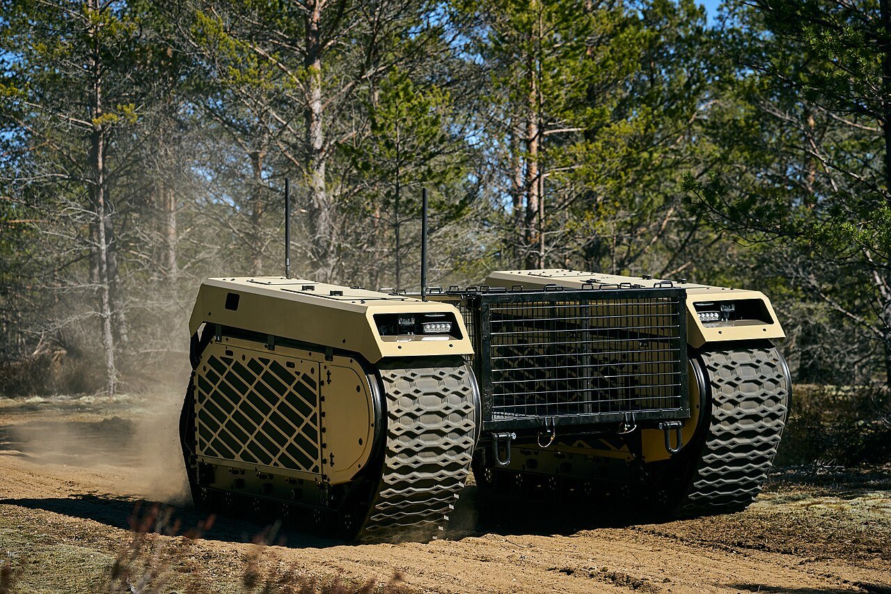 El vehículo terrestre no tripulado THeMIS, de quinta generación, fabricado por la estonia Milrem Robotics.