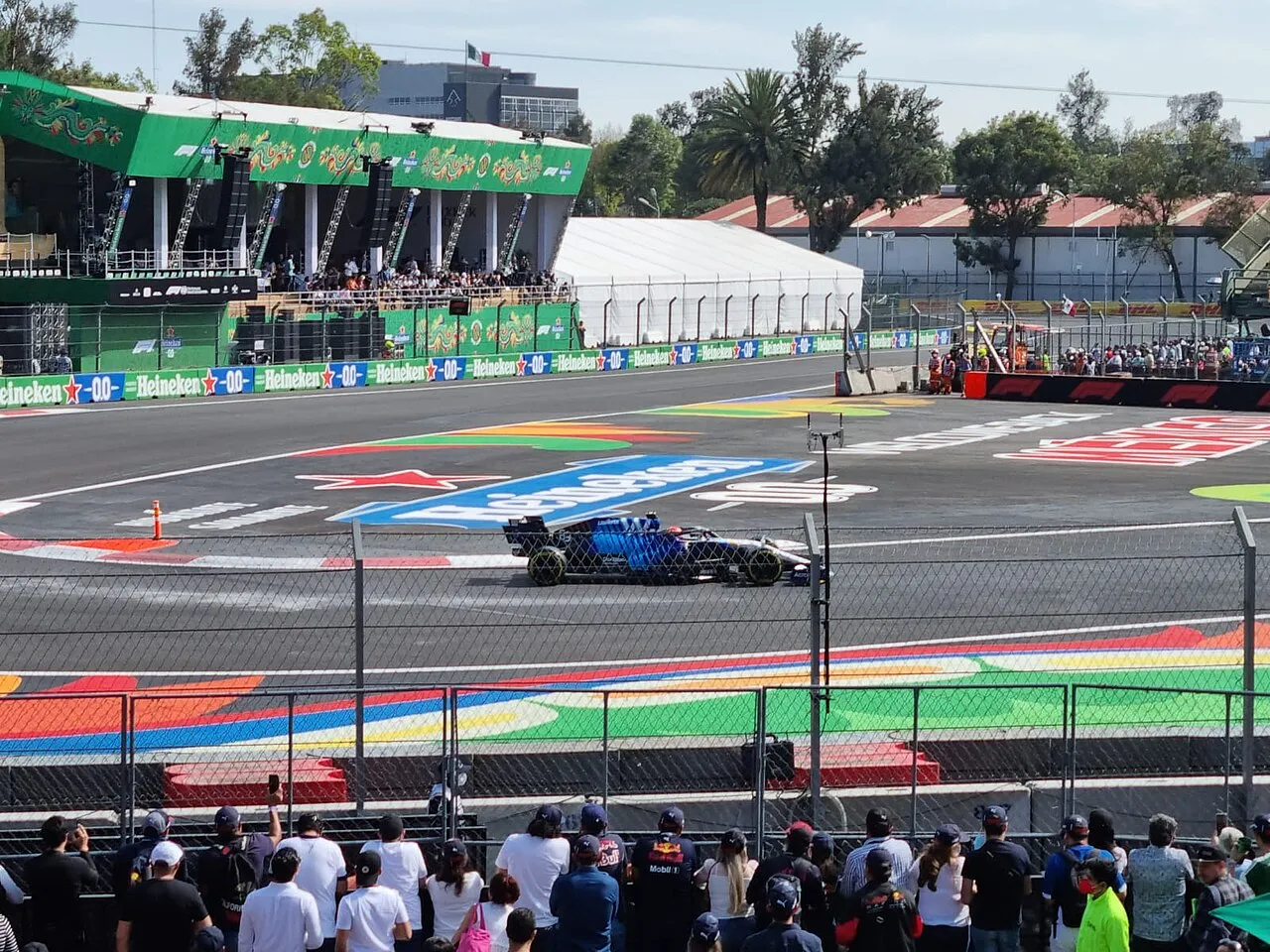 George Russell, hoje um dos dois pilotos com chance matemática de alcançar Antonelli, no Grande Prêmio da Cidade do México de 2021.