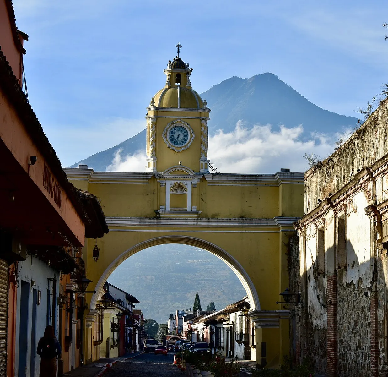 El Arco de Santa Catalina, en Antigua Guatemala, en 2022. De ahí salió la tercera etapa de la Vuelta el 25 de octubre de 2026.