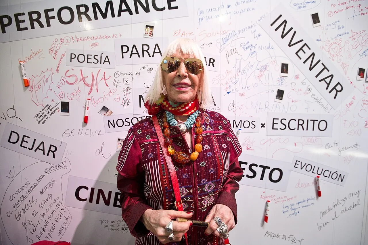 La artista argentina Marta Minujín en el segundo día de arteBA, en Buenos Aires, el 24 de mayo de 2017.