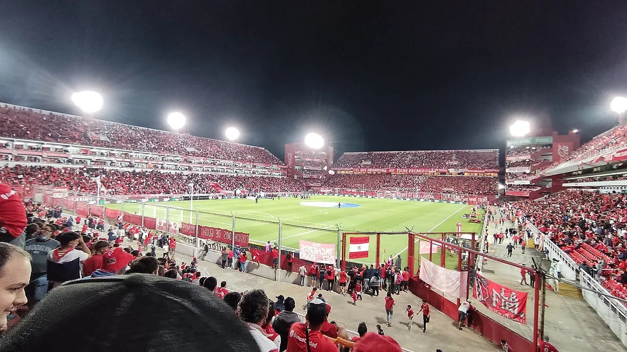 Panorámica del Estadio Libertadores de América - Ricardo Enrique Bochini, cancha de Independiente en Avellaneda, en 2022.