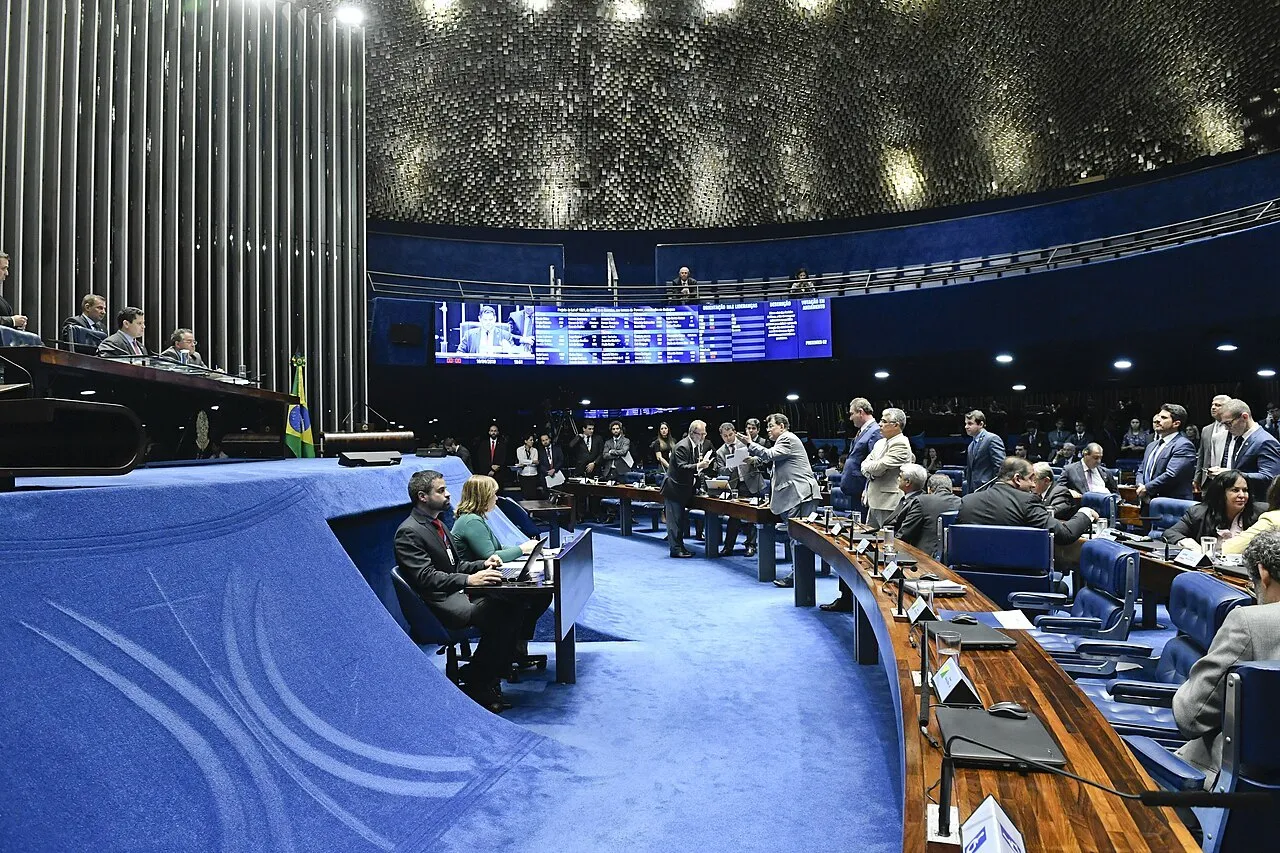O plenário do Senado Federal, em Brasília, durante sessão deliberativa conduzida pelo presidente da Casa, Davi Alcolumbre, em 2019.