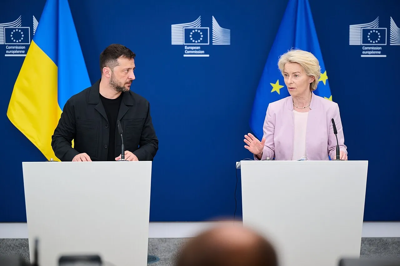 Volodymyr Zelensky and Ursula von der Leyen speaking to the press at the European Commission's headquarters in Brussels in August 2025.